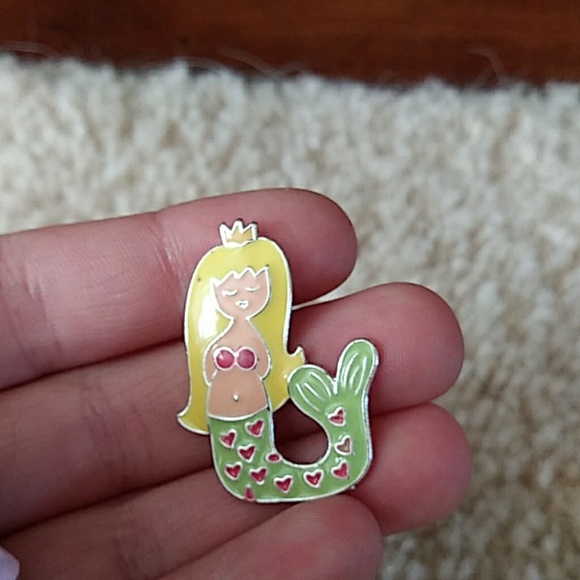 Mermaid pin📌 - Picture 4 of 4
